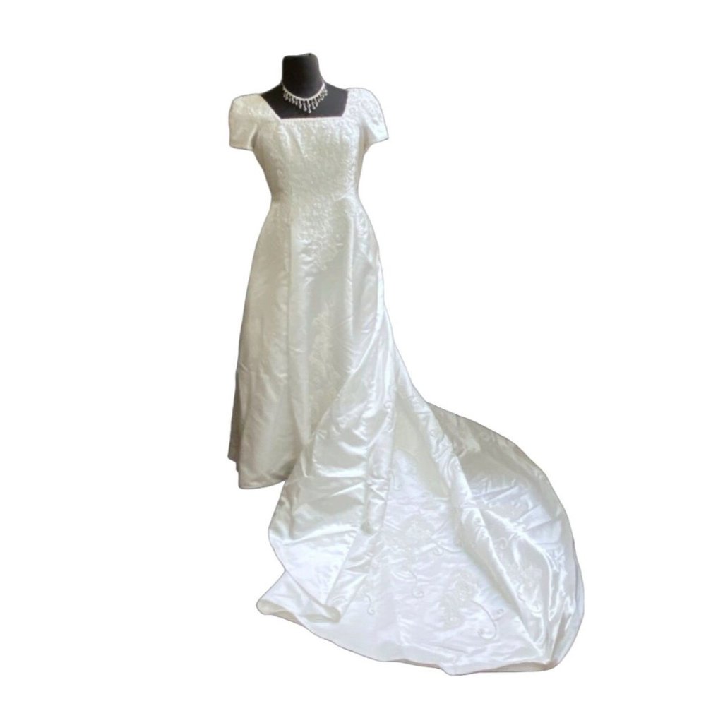 Plus Size Formal Wedding Gown Mori White Beaded Train Short Sleeve Size 18
